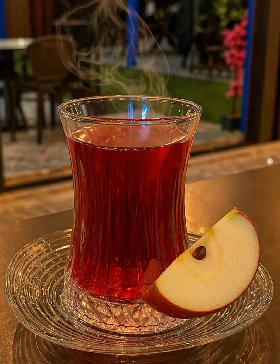 KIRMIZI ELMA
